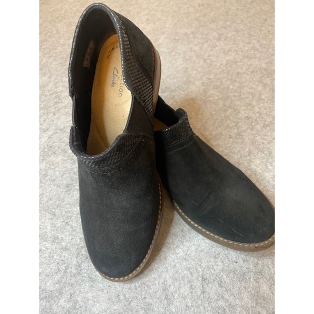 Clarks Collection Women Black Suede Ankle‎ Booties Flat Heel Slip On Size 7
